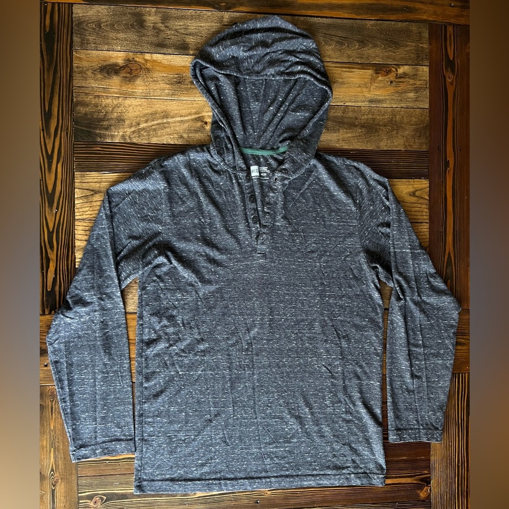 MEC • men’s heathered grey hooded long sleeve top lightweight Henley outdoor